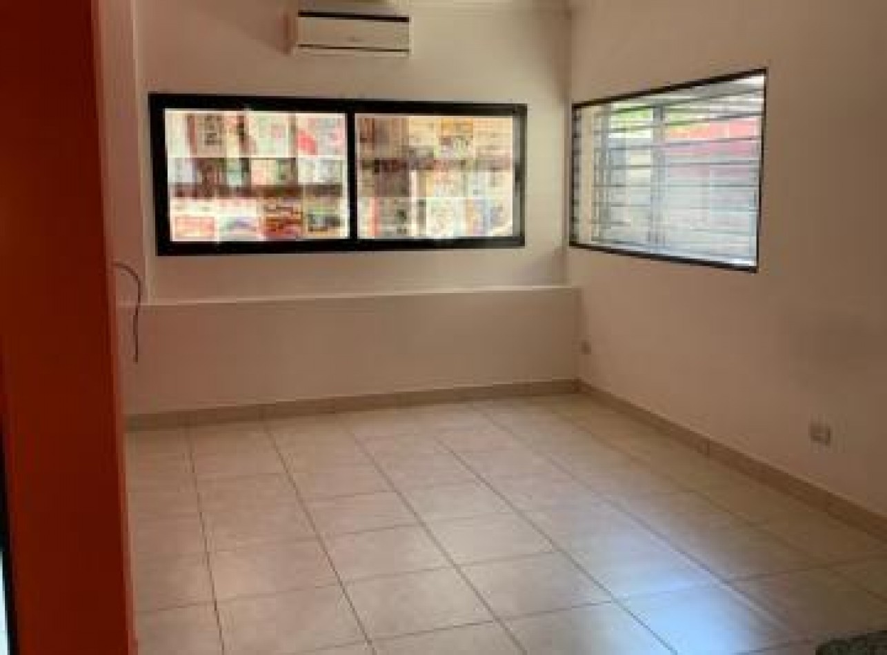 P. H, P. B, Al Frente, 3 Ambientes, con Parrilla y Cochera