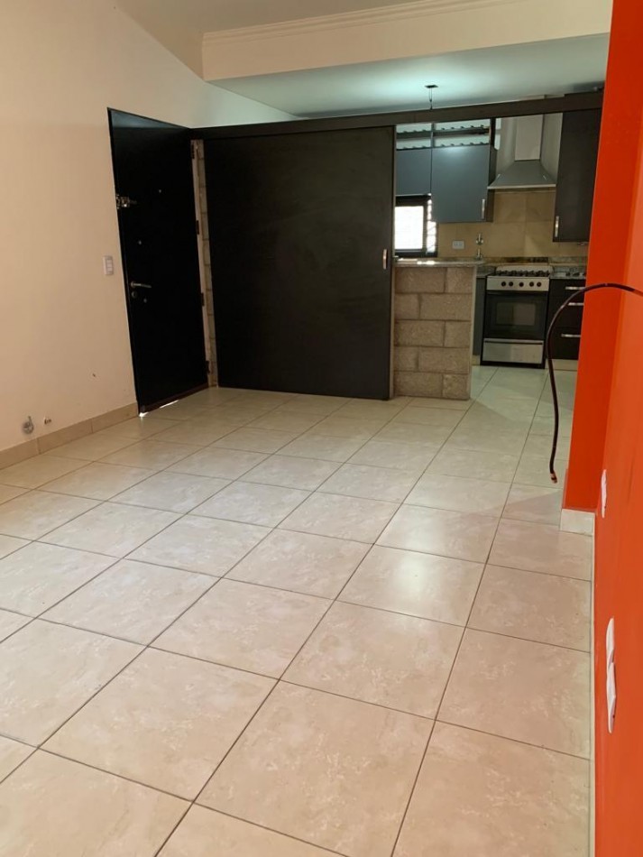 P. H, P. B, Al Frente, 3 Ambientes, con Parrilla y Cochera