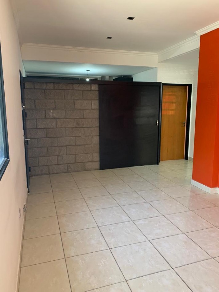 P. H, P. B, Al Frente, 3 Ambientes, con Parrilla y Cochera