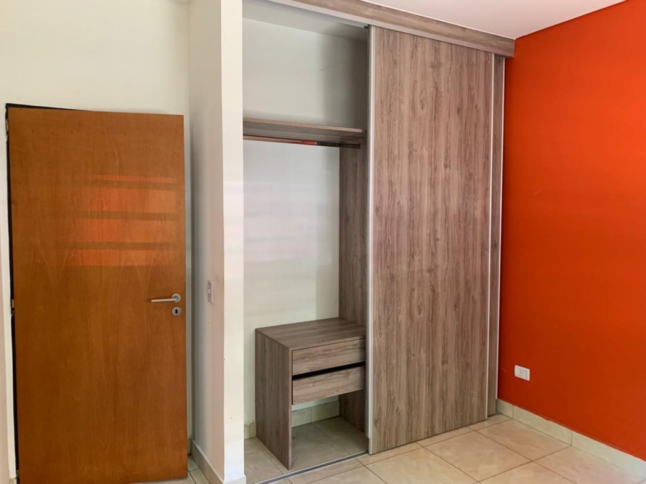 P. H, P. B, Al Frente, 3 Ambientes, con Parrilla y Cochera