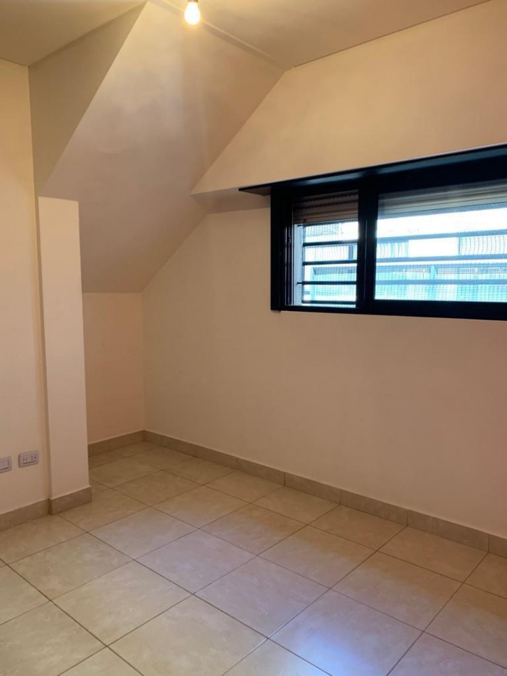 P. H, P. B, Al Frente, 3 Ambientes, con Parrilla y Cochera