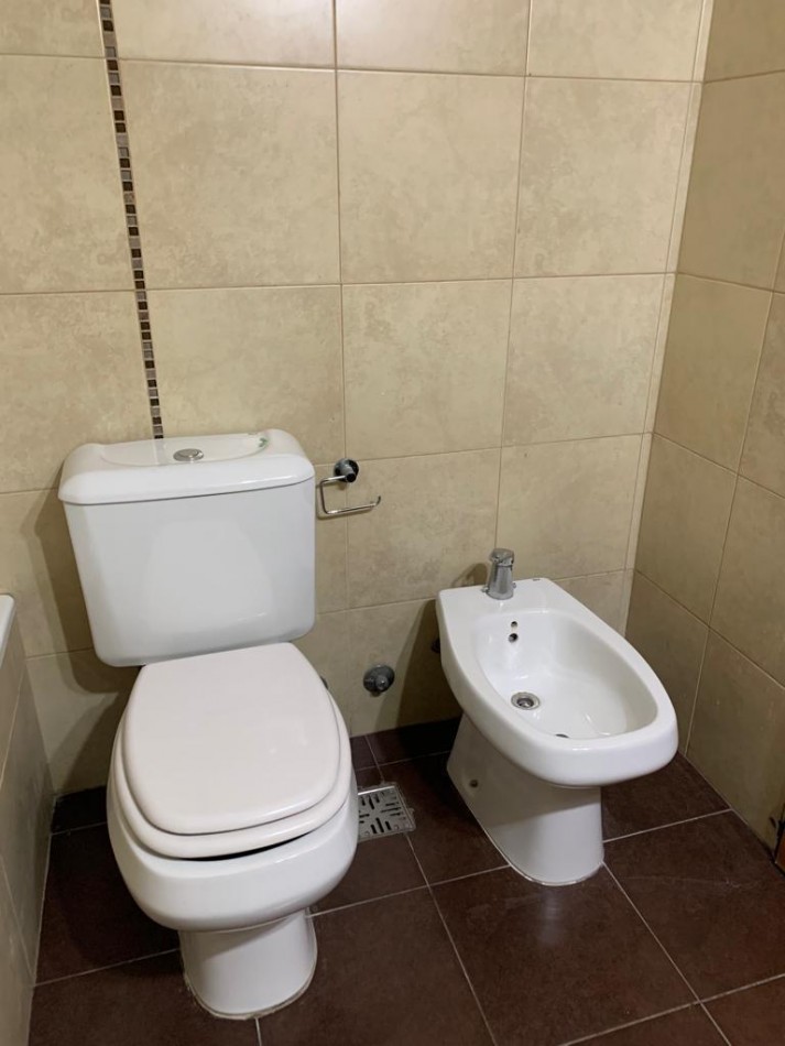 P. H, P. B, Al Frente, 3 Ambientes, con Parrilla y Cochera