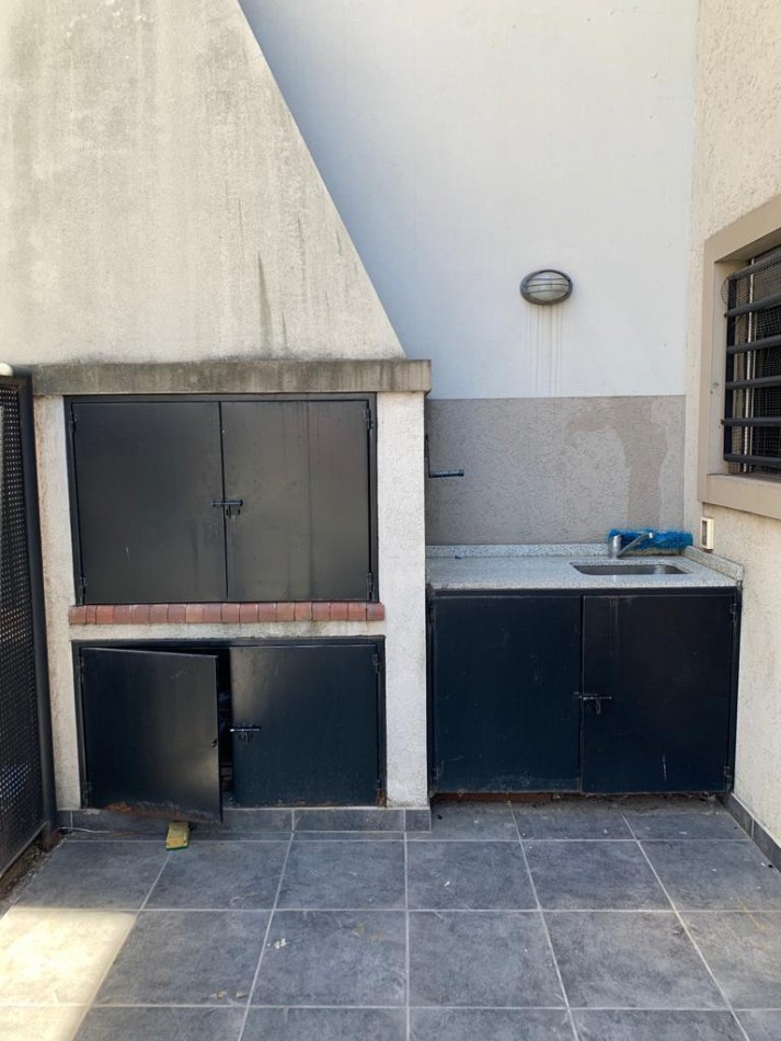 P. H, P. B, Al Frente, 3 Ambientes, con Parrilla y Cochera