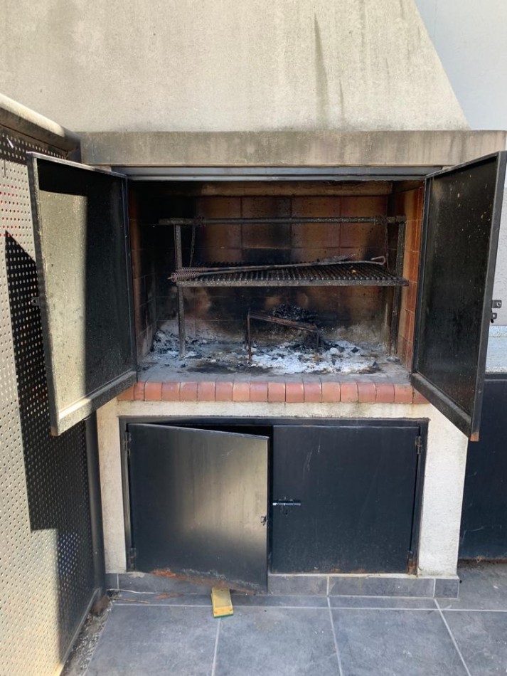 P. H, P. B, Al Frente, 3 Ambientes, con Parrilla y Cochera