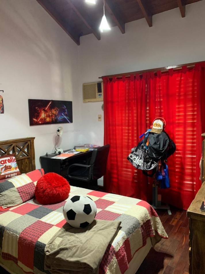 Casa con Jardin y Quincho - Excelente Ubicacion