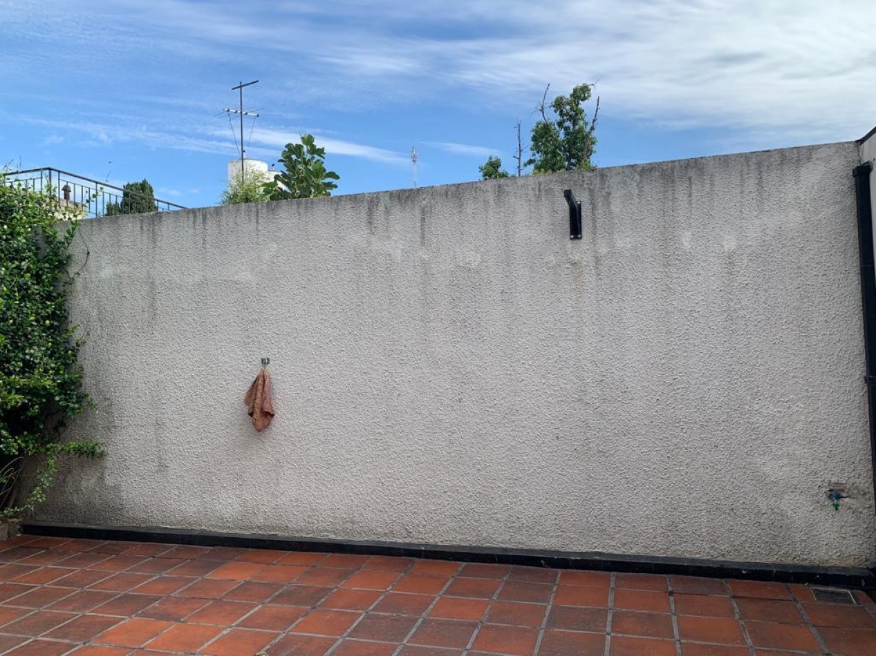 Casa con Jardin y Quincho - Excelente Ubicacion