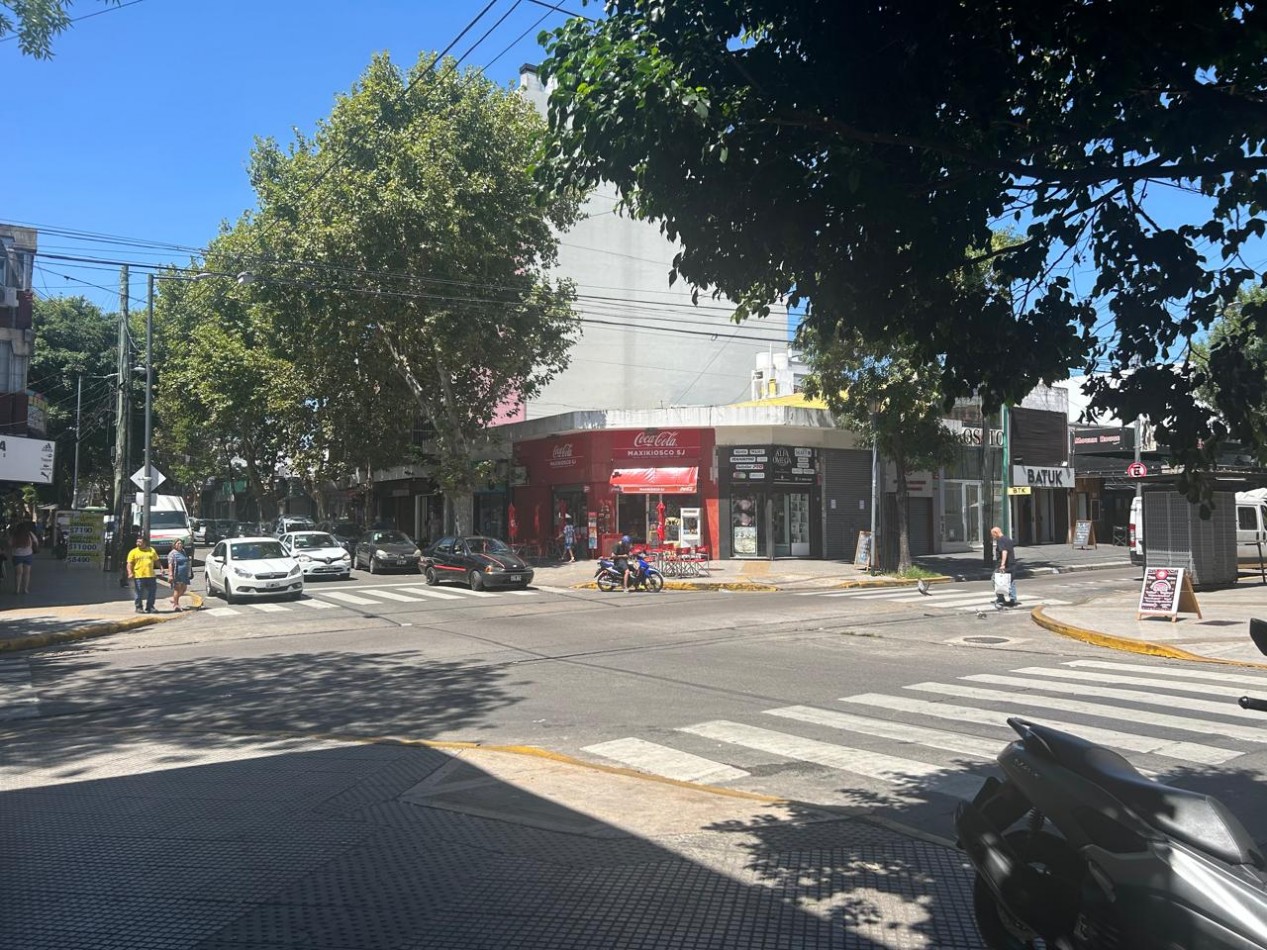 EXCELENTE LOCAL COMERCIAL EN ZONA DE ALTO TRANSITO- VILLA LUGANO