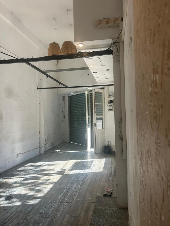 EXCELENTE LOCAL COMERCIAL EN ZONA DE ALTO TRANSITO- VILLA LUGANO