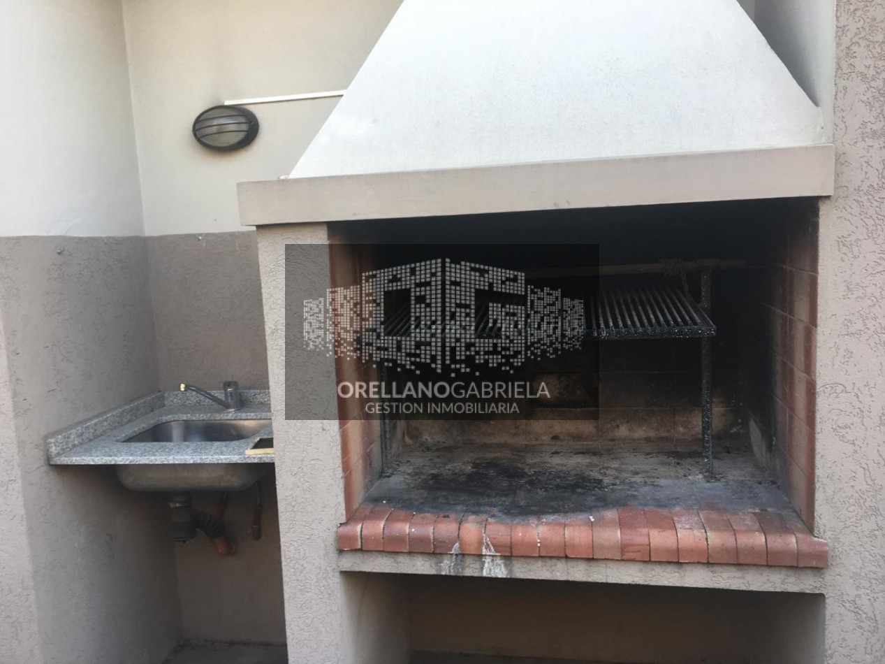 DEPTO.  P. B. 2 AMB. C/ PARRILLA Y DECK,  EXPENSAS BAJAS