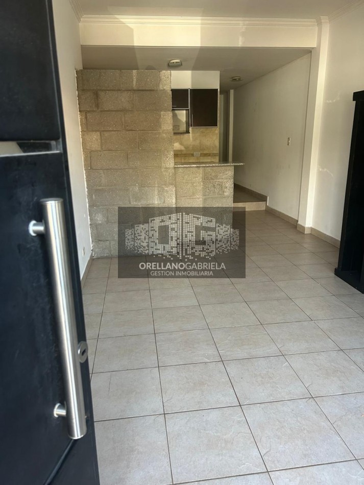 VENDE DEPTO 3 AMBIENTES PB AL FRENTE CON PATIO