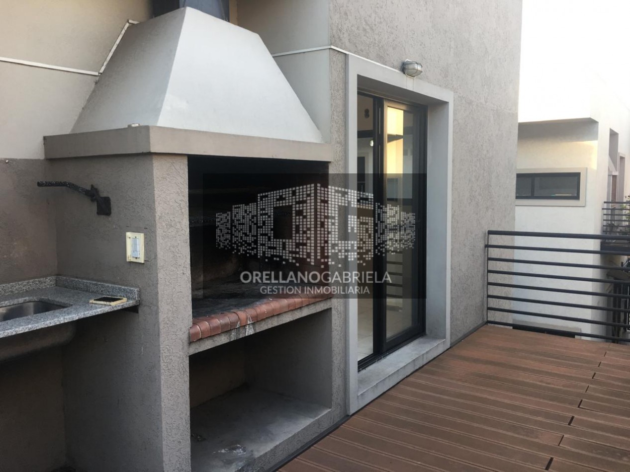 DEPTO.  P. B. 2 AMB. C/ PARRILLA Y DECK,  EXPENSAS BAJAS