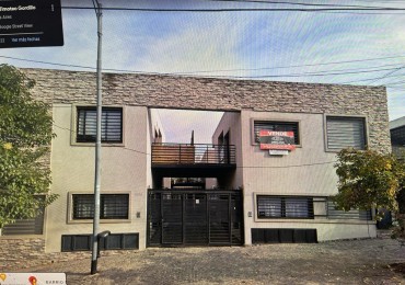 P. H, P. B, Al Frente, 3 Ambientes, con Parrilla y Cochera